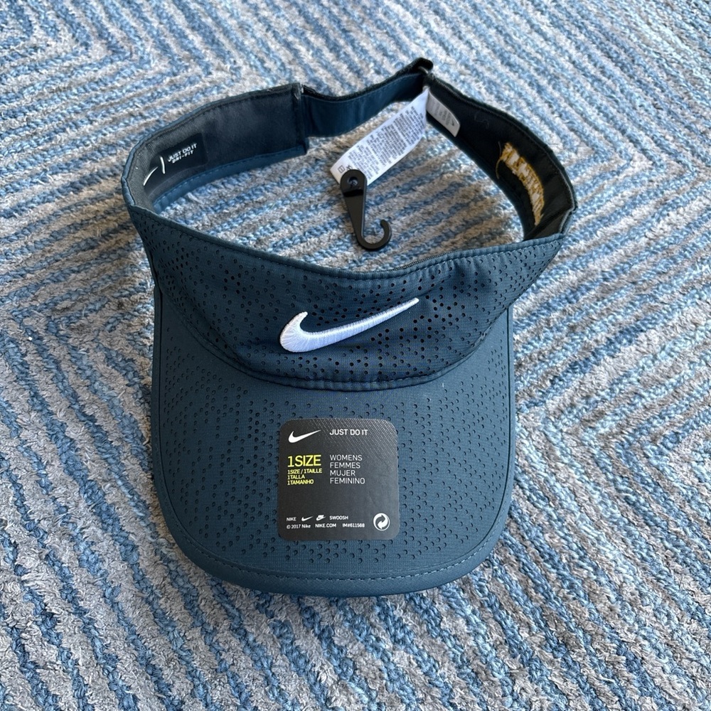 Nike Michigan visor